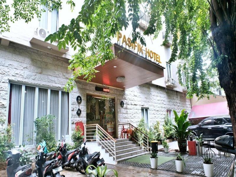Pasifik Hotel Jakarta Exterior foto